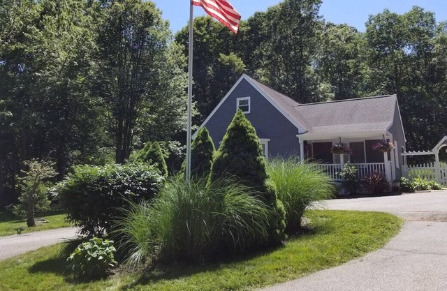 Cottage · Classic CT Cottage w/ Trail by Harkness Park/Ocean