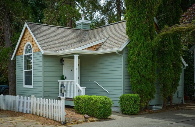 Cottage Eleven in the Heart of Jacksonville!