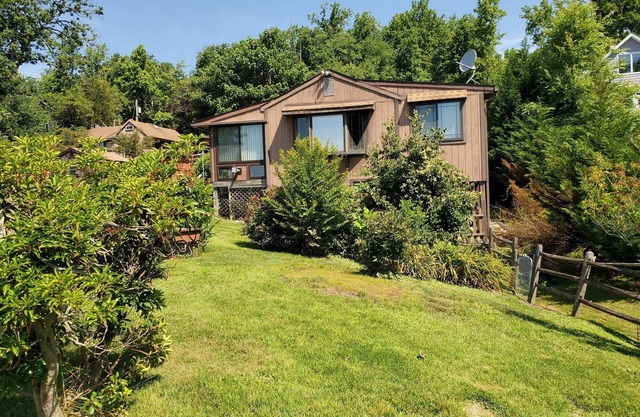 Cottage Elkton Maryland with Waterview