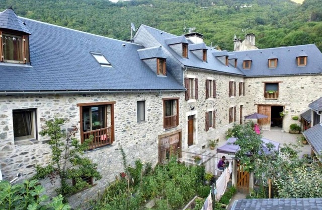 Cottage 'Gite De Charme A Guchan Avec Vue' with Private Terrace, Balcony and Wi-Fi