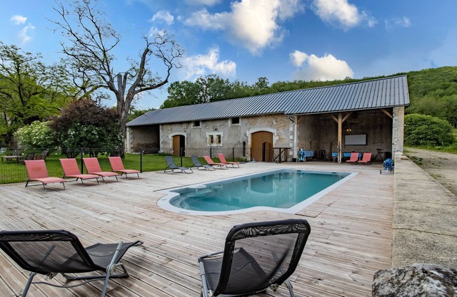 Cottage 'Gîte 3' with Mountain View, Shared Pool and Wi-Fi