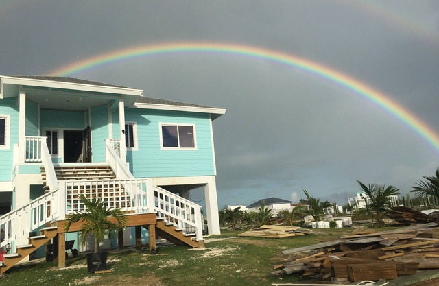 Cottage nestled in Leisure Lee Waterways. Close to beaches with Dock rentals