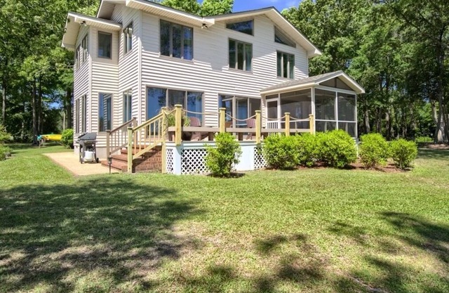 Cottage on Hudgins Creek looks out Stutts Creek to the Chesapeake Bay