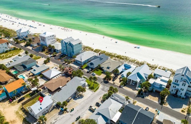 Cottage Seas Gulf view home just steps From the Beach! Great Pricing!