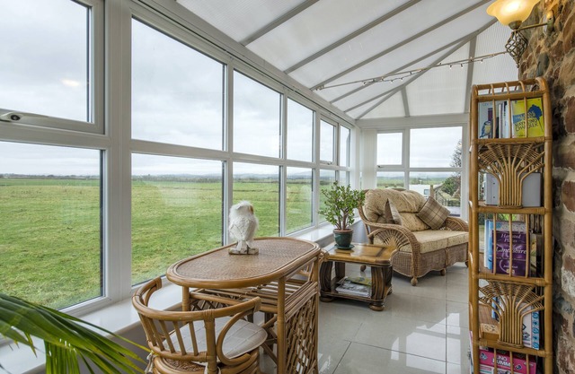 Cottage - Sleeps 4 - Hot Tub - Garden - Parking