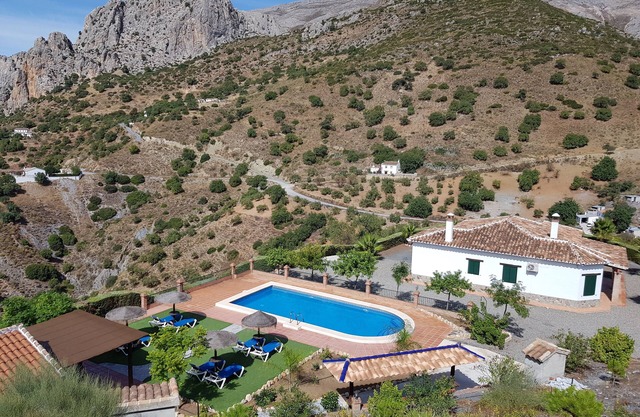 Cottage sleeps 8 with pool and barbecue