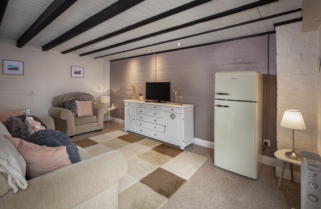 Cottage - Sleeps4 - PetFriendly - Garden - ByBeach
