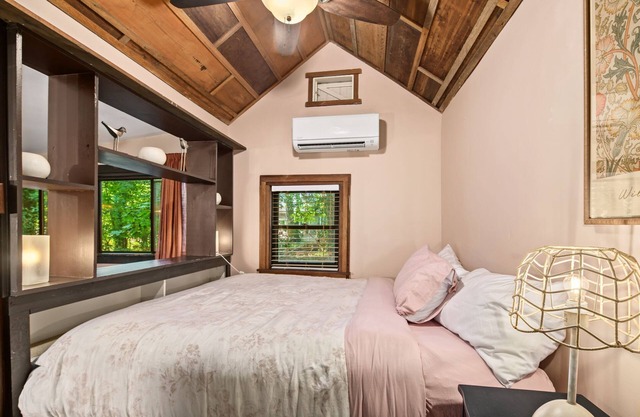 Cottage w/King Bed & Private Backyard ~ Dogs OK