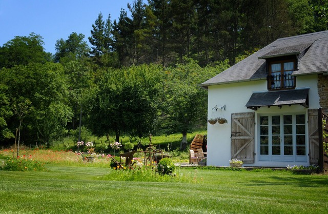 Cottage with pool in Monein, in béarn 4 persons