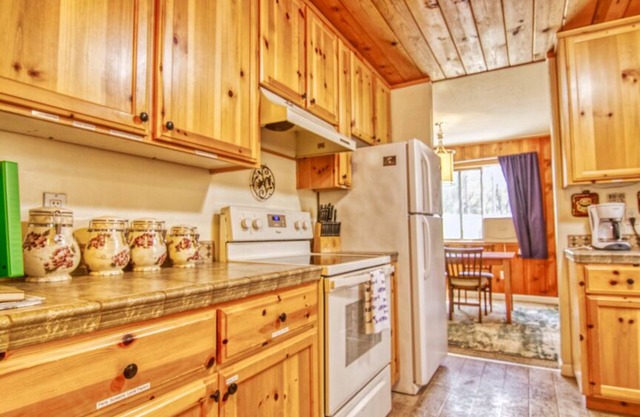 Cottonwood Cabin at Pine Mountain Lake
