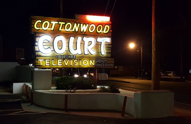 Cottonwood Court Motel