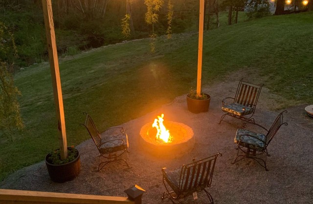 Country Cabin in the Poconos, Couples getaway, Cresco, Barrett Township