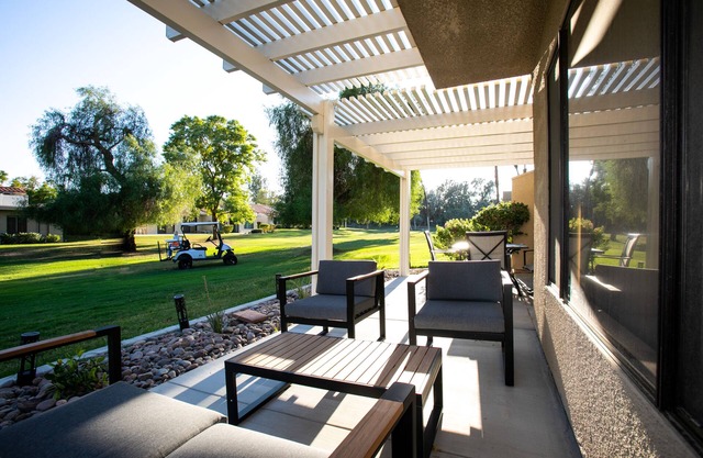 Country Club Condo - Close to pool + Golf Cart option