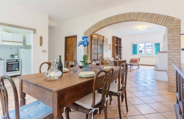 Country cottage with parking and garden
