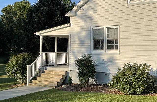 Country cottage with wifi and convenience