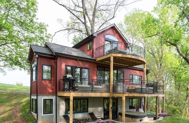 Country Elegance overlooking the Shenandoah River