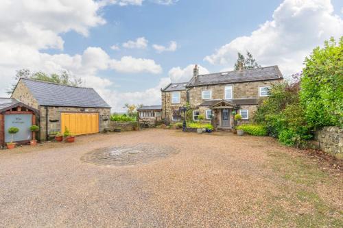 Country Farmhouse with 8 seater brand new hot tub-