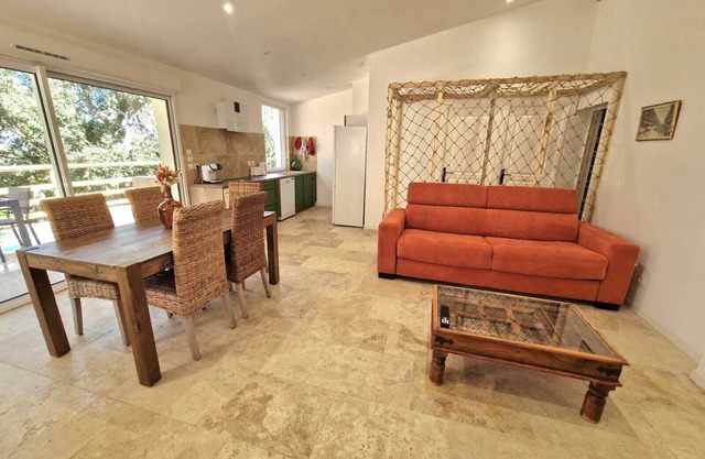 Country house close to the sea and amenities. Sleeps 6