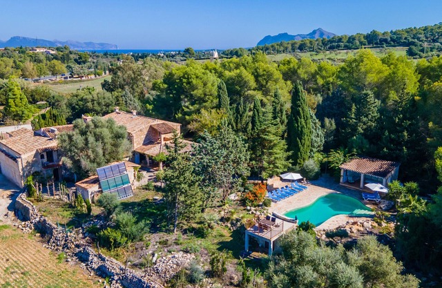 Country House 'Ca Na Siona' with Mountain View, Private Pool, and Wi-Fi