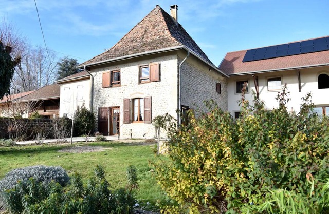 Country House 'Gîte La Petite Dauphinoise' with Private Terrace, Shared Garden and Wi-Fi