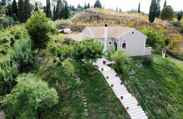 Country House 'On The Hill' with Private Terrace, Wi-Fi and Air Conditioning