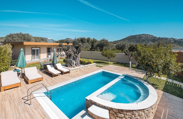 Country House 'Villa Mata' with Private Pool, Wi-Fi and Air Conditioning
