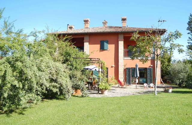 COUNTRY HOUSE WITH GARDEN, GYM AND PRIVATE PARKING 2 STEPS FROM BOLOGNA CENTER