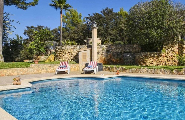 Country house with pool & a/c for 8+2 people