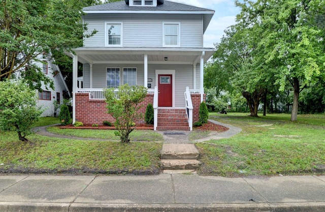 "Country in the City" 4 bd 3bth