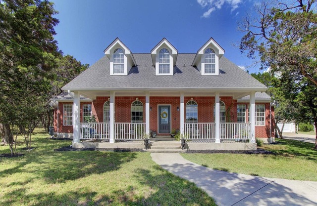 Countryside Manor & Cottage with Pool by Whitetail Rentals