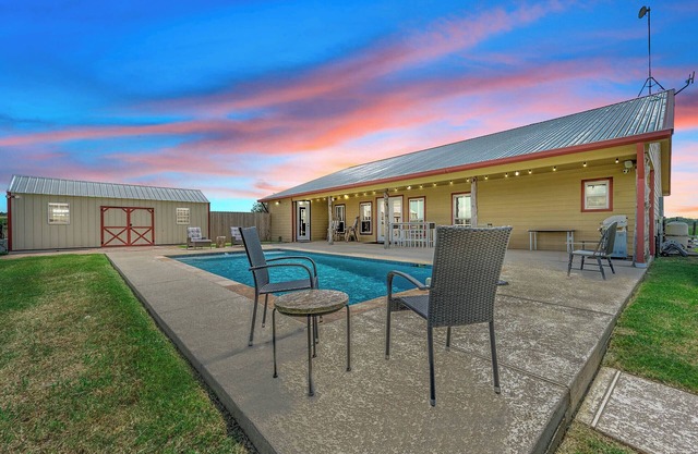 Countryside Texas Sanctuary Enjoy Sunrises & Sunsets, Grill, Firepit & Longhorns