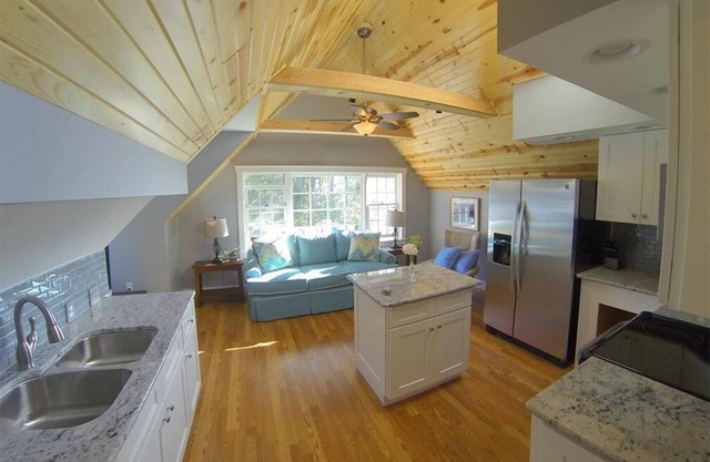Couples Retreat. Perfect getaway with all the amenities.