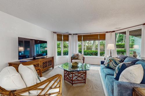 Courtside Villa A-King Suite Side