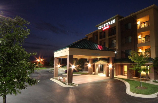 Courtyard by Marriott Chicago Bloomingdale