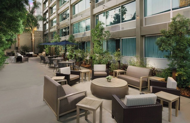 Courtyard by Marriott Los Angeles Woodland Hills