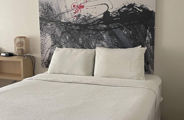 Courtyard Room King Bed