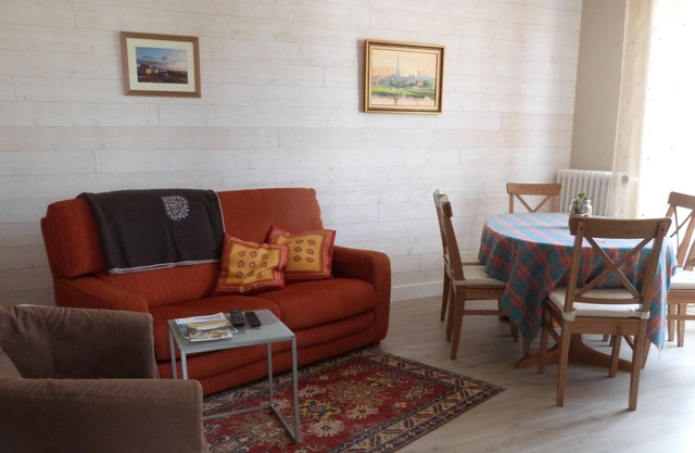 Coutainville center: renovated house, close to shops, beach, tennis and golf