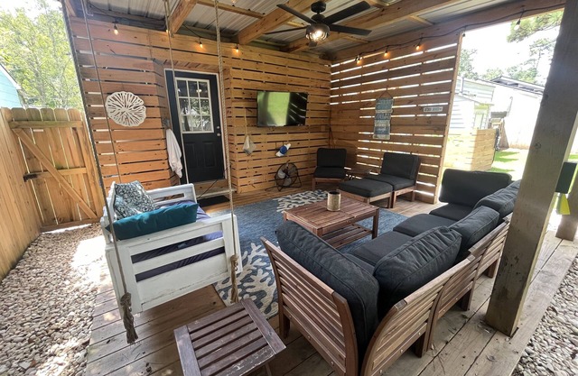 Covered patio, fenced back yard, open floor plan