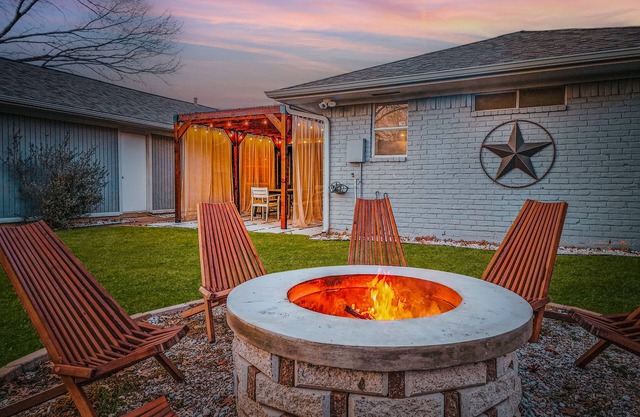 Cowboy pool, BBQ, pool table, firepit, fiber internet, WFH
