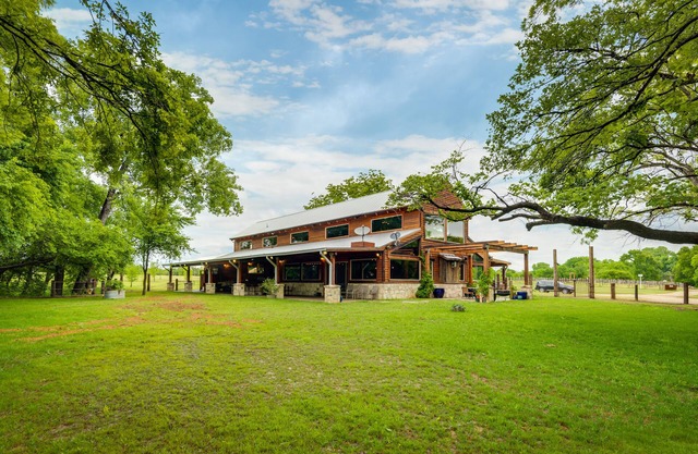 Coyote Creek Ranch - Rustic Family Reunion Ranch Or Wedding Venue