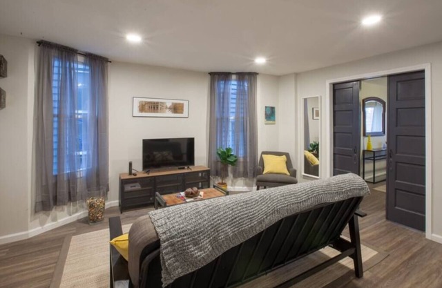 Cozy 1-Bed Retreat-Steps from Pittsburgh's Incline