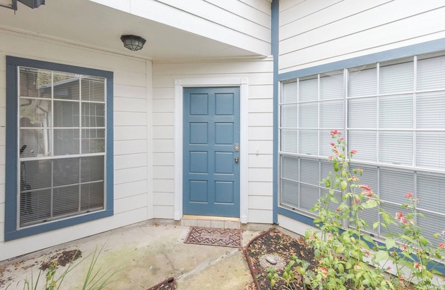 Cozy 1 Bedroom 1 Bath Home with WiFi, AC, Full Kitchen near Energy Corridor