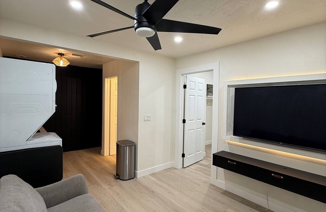 Cozy 1 bedroom 1 bath escape with stunning city views