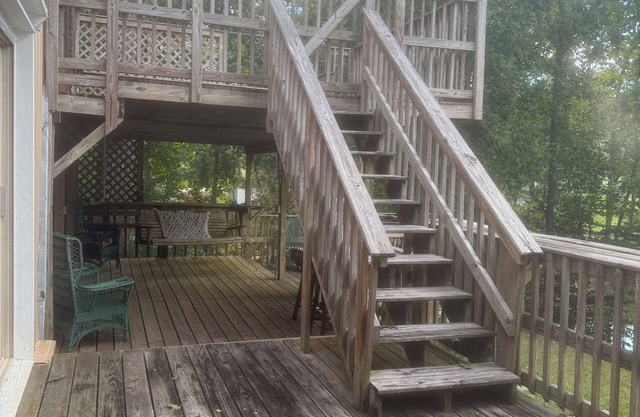 Cozy 1-bedroom apartment in nice Leesville with AC Lake access/view