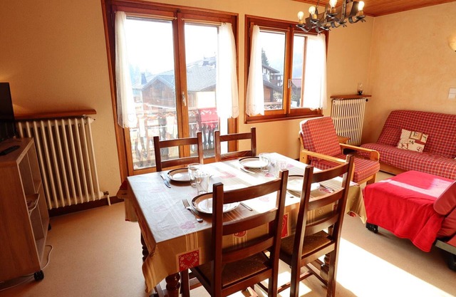 Cozy 1-Bedroom Apartment with WiFi & Parking, Near Slopes & Shops, Les Gets