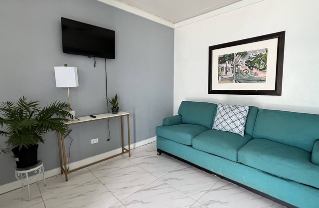 Cozy 1-bedroom apartment with AC and WiFi in delightful Nassau