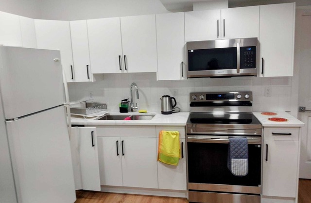 Cozy 1-bedroom Bmt aptnIn Stillwater-Estate Side entrance, free parking,WiFi, AC