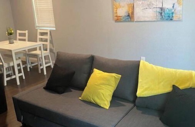 Cozy 1 Bedroom Duplex- centrally located!