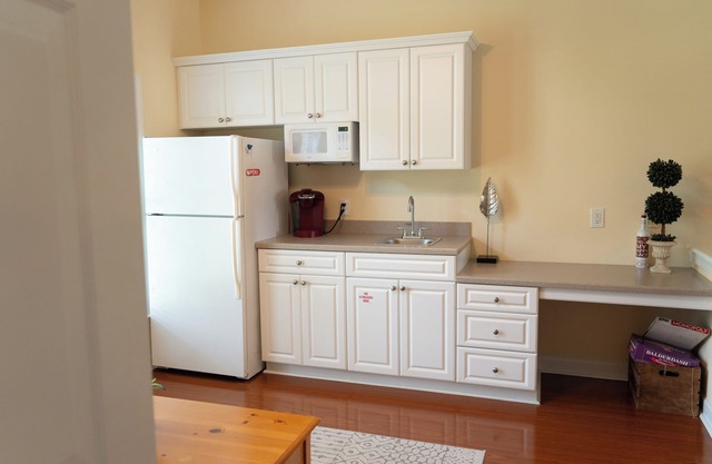 Cozy 1-bedroom, mini suite in charming Sunset Beach with AC, WiFi