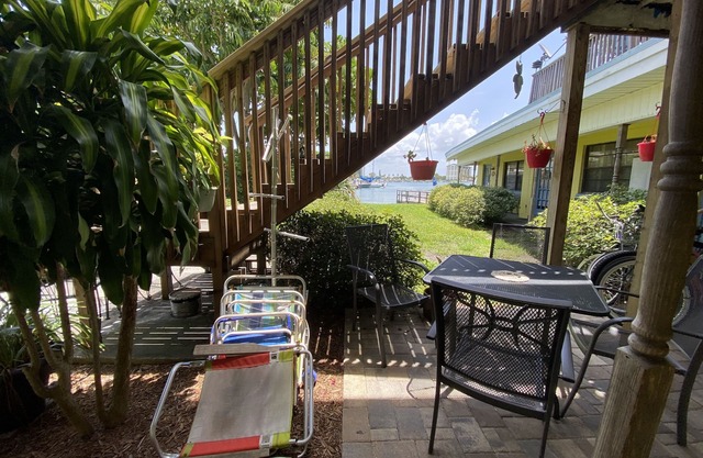 Cozy 1 bedroom on the water!Apt.#2